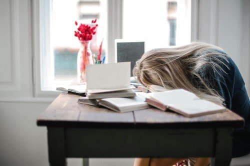 Caffè, Affari e Strategia: Cosa Succede Davvero Prima delle Grandi Decisioni